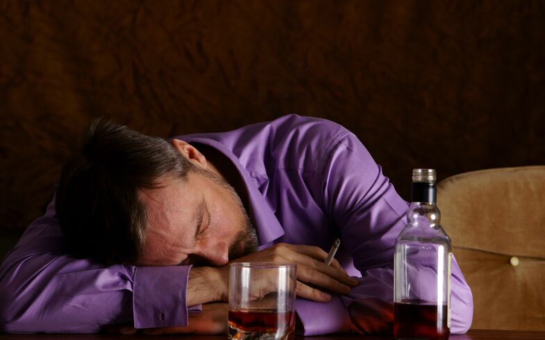 Un alcoolique excessif ne sera pas capable de faire face seul à sa dépendance. 